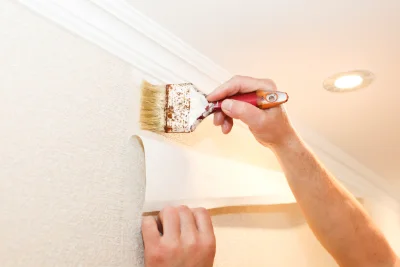 Pose de papier peint à Ardoix — revêtements muraux et toiles de verre